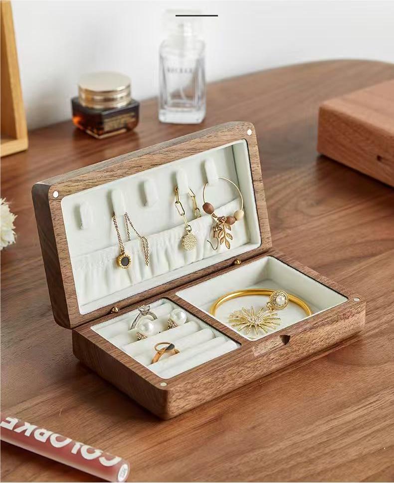 Small Wooden Jewelry Box, Vintage Delicate Walnut Wood Jewelry Case, Ideal Gift for Women Protable Travel Jewelry Organizer.